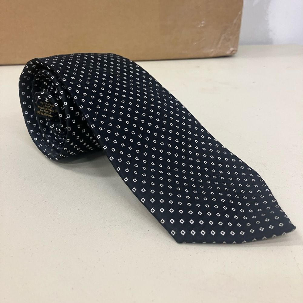Donald Trump Signature Collection Classic Black & White Patterned Tie 100% Silk